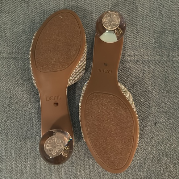 Bar lll Silver bling 11M Sandal with round lucite heel. Comfortable too! NEW - Picture 7 of 8